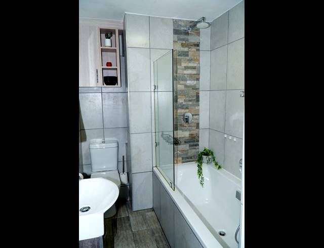 2 BEDROOM APARTMENT FOR SALE IN HARTENBOS CENTRAL